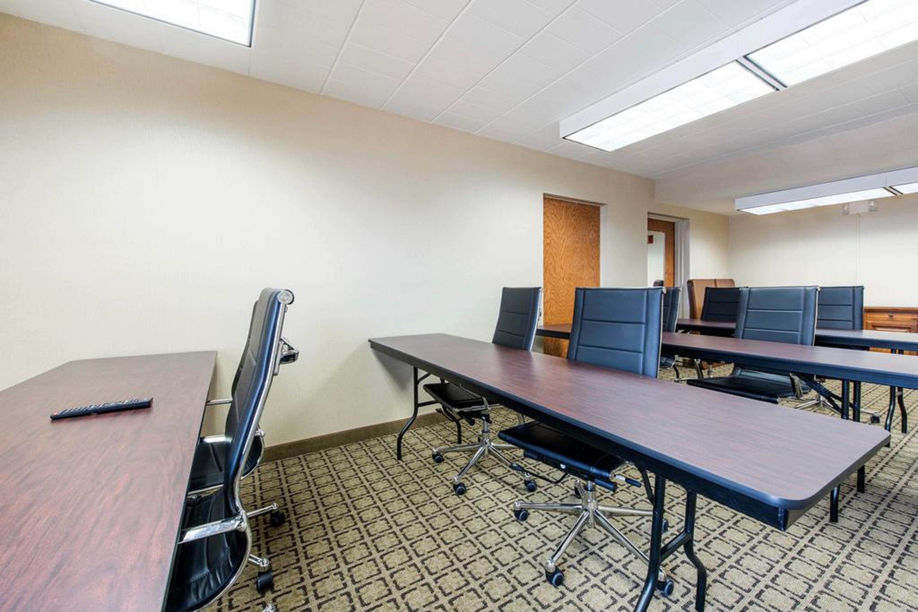 Clarion Pittsburgh Cranberry 2* Cranberry Township