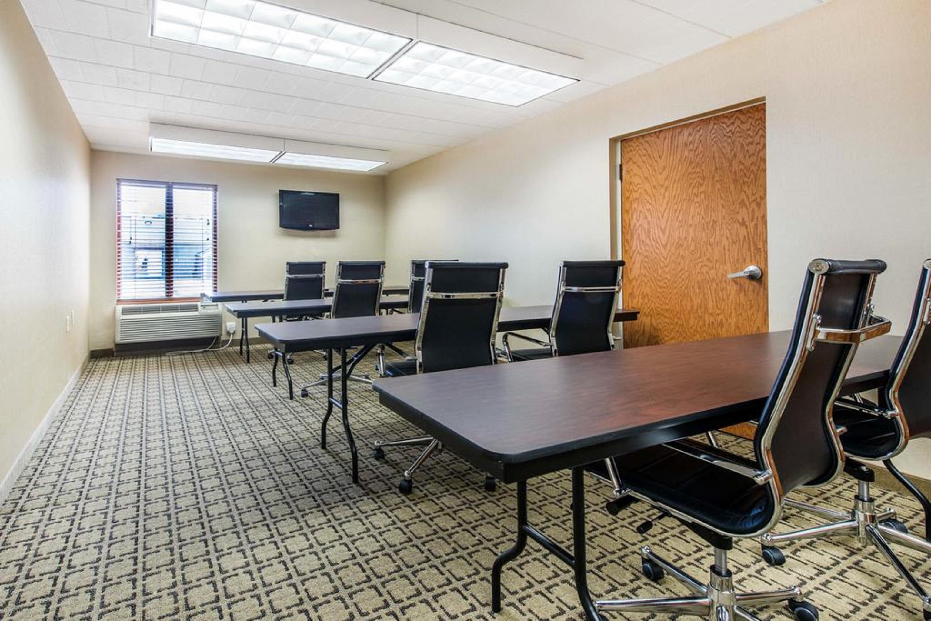 Clarion Pittsburgh Cranberry 2*