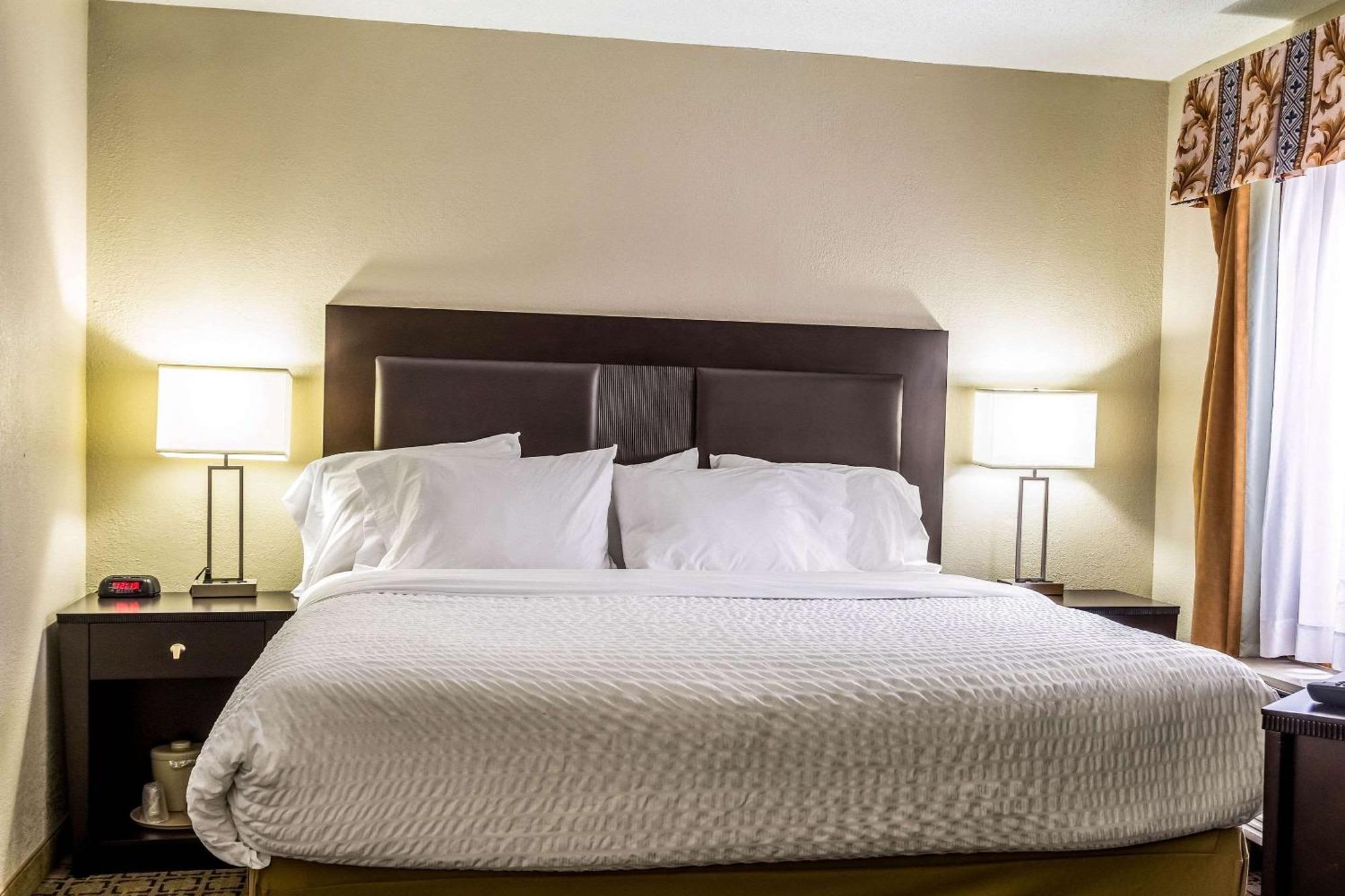 Clarion Pittsburgh Cranberry 2*