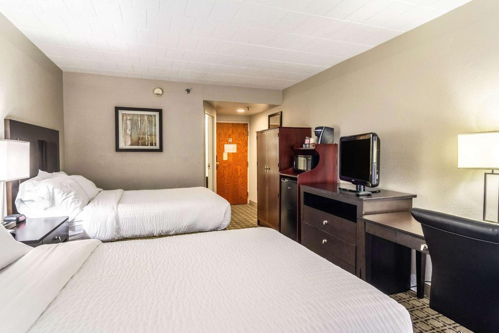 Clarion Pittsburgh Cranberry 2*