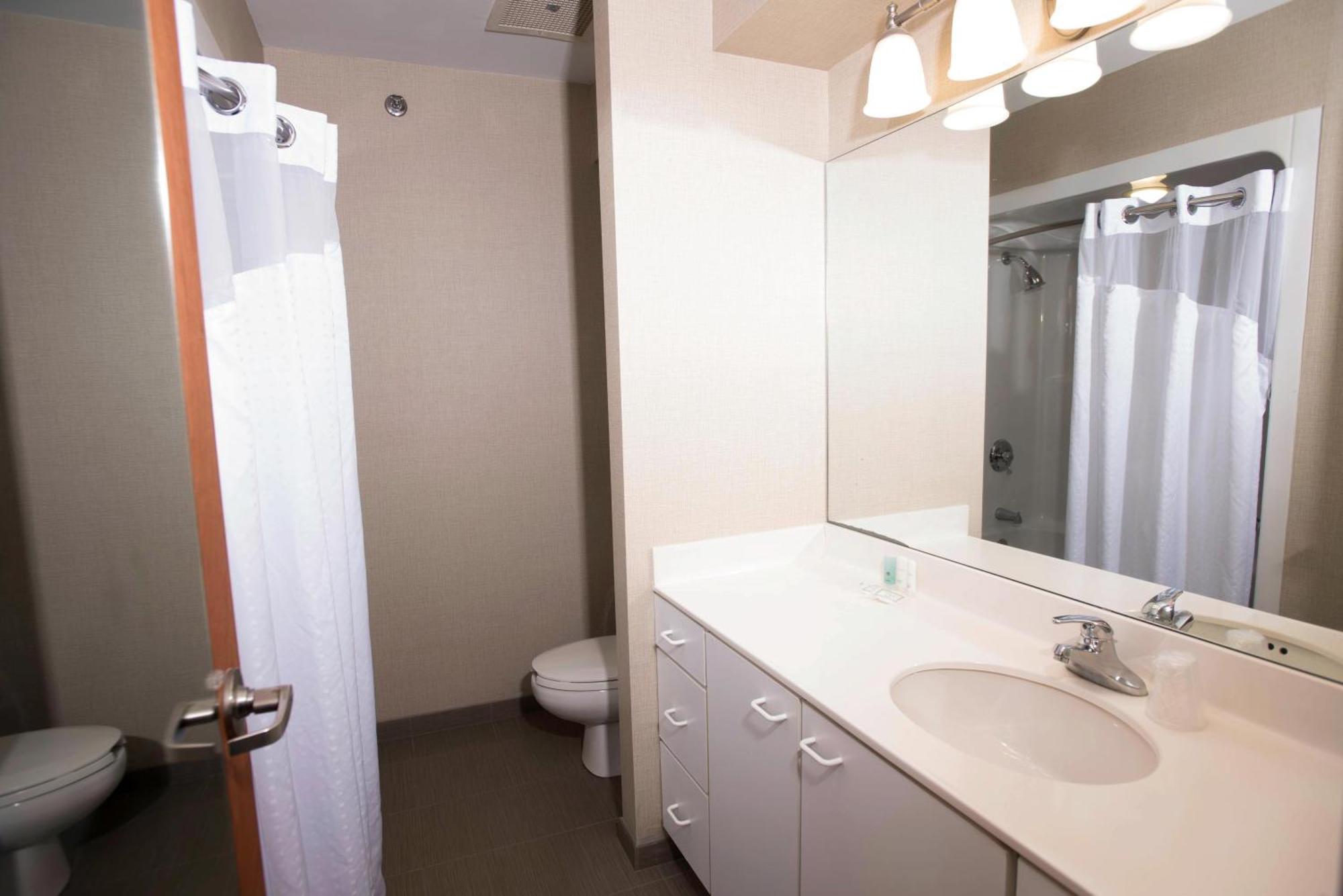 Clarion Pittsburgh Cranberry 2* Cranberry Township