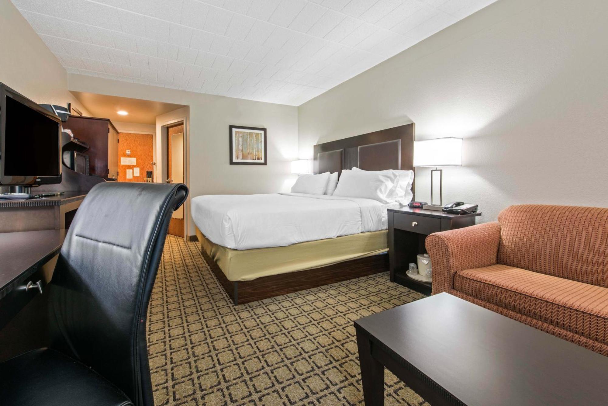 Clarion Pittsburgh Cranberry 2* Cranberry Township