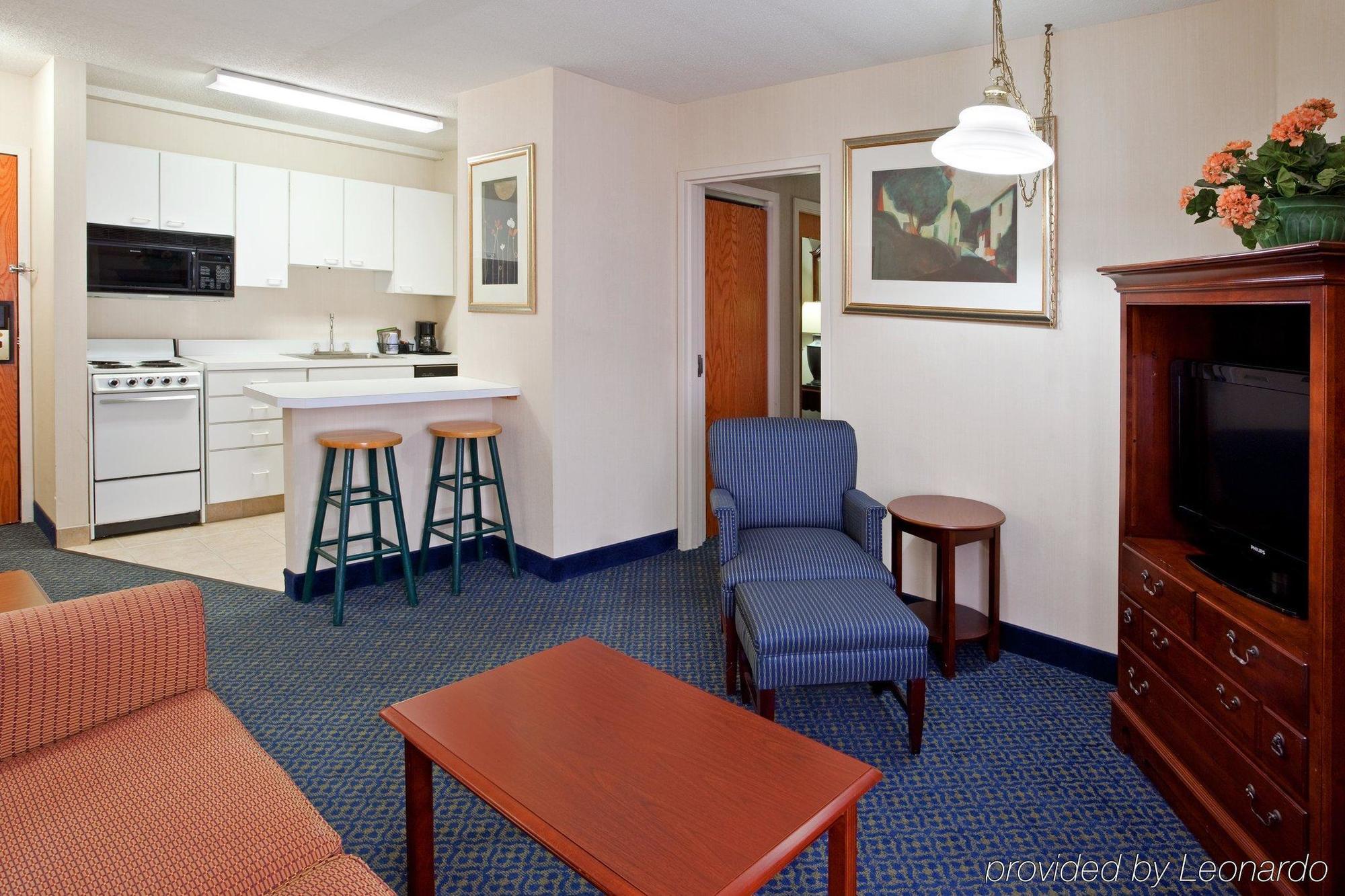 Clarion Pittsburgh Cranberry 2* Cranberry Township