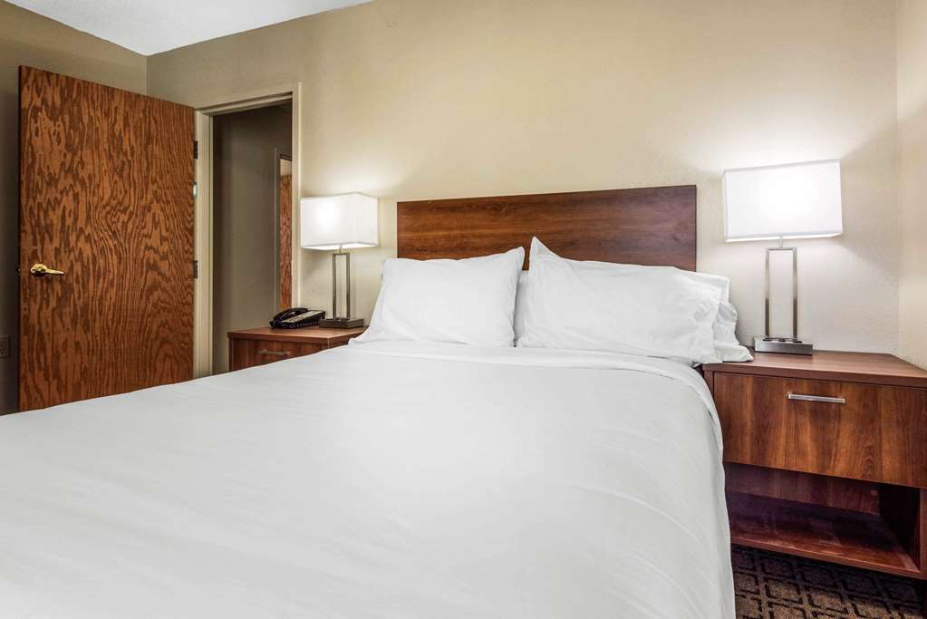 Clarion Pittsburgh Cranberry 2*